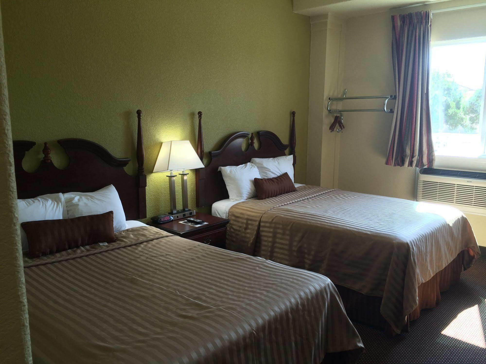 Pearsall Frio Inn מראה חיצוני תמונה